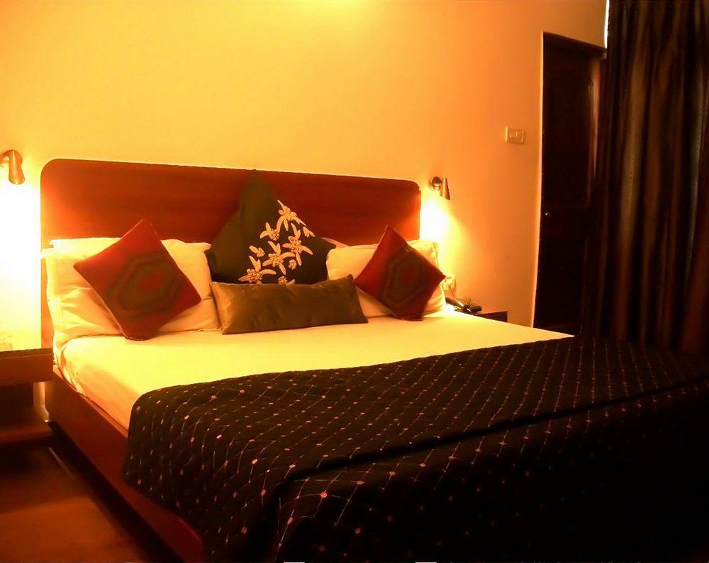 Fabhotel Prime Sarin Inn Heritage Varanasi Exterior foto