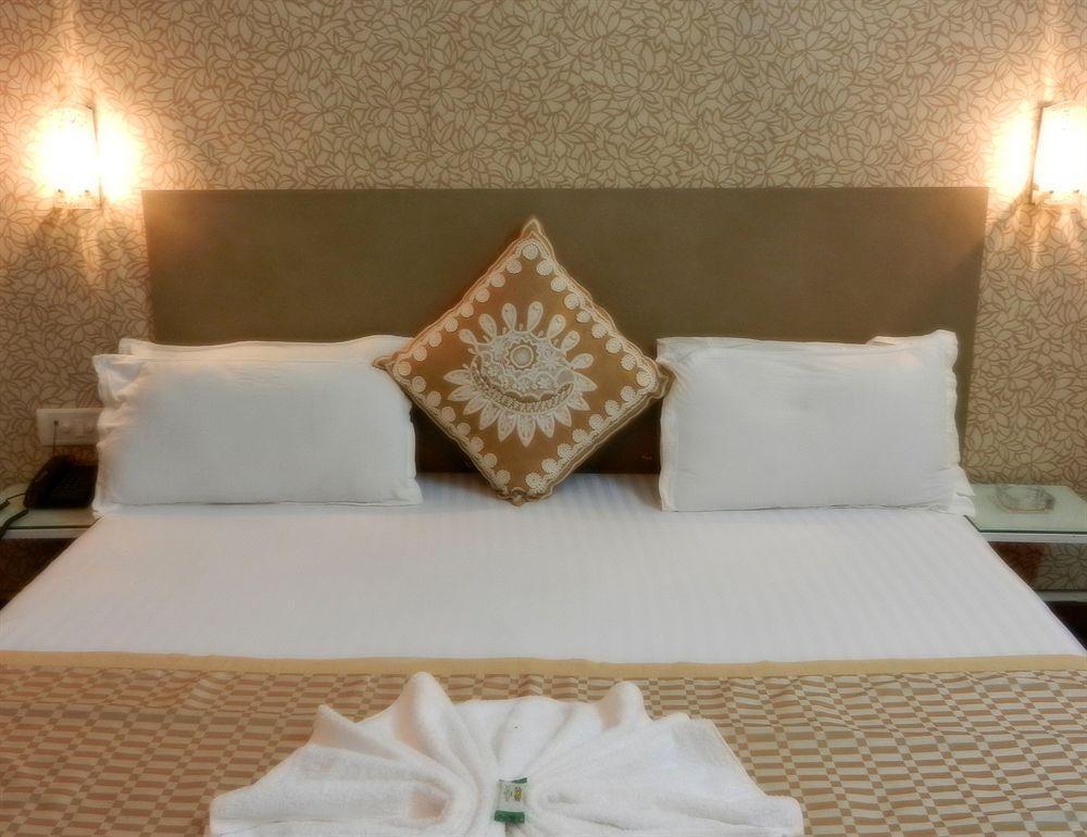 Fabhotel Prime Sarin Inn Heritage Varanasi Exterior foto
