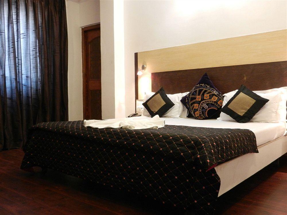 Fabhotel Prime Sarin Inn Heritage Varanasi Exterior foto