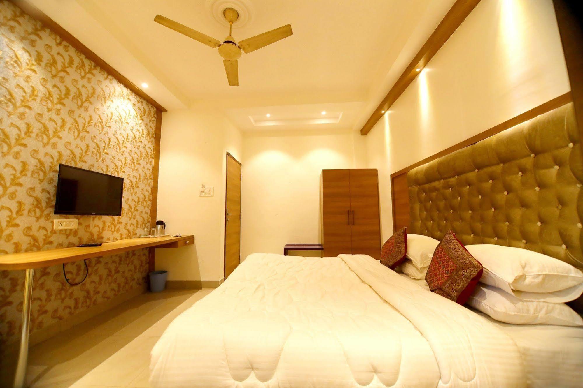 Fabhotel Prime Sarin Inn Heritage Varanasi Exterior foto