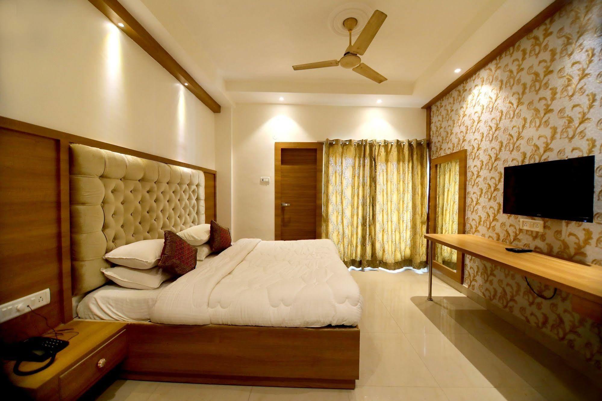 Fabhotel Prime Sarin Inn Heritage Varanasi Exterior foto