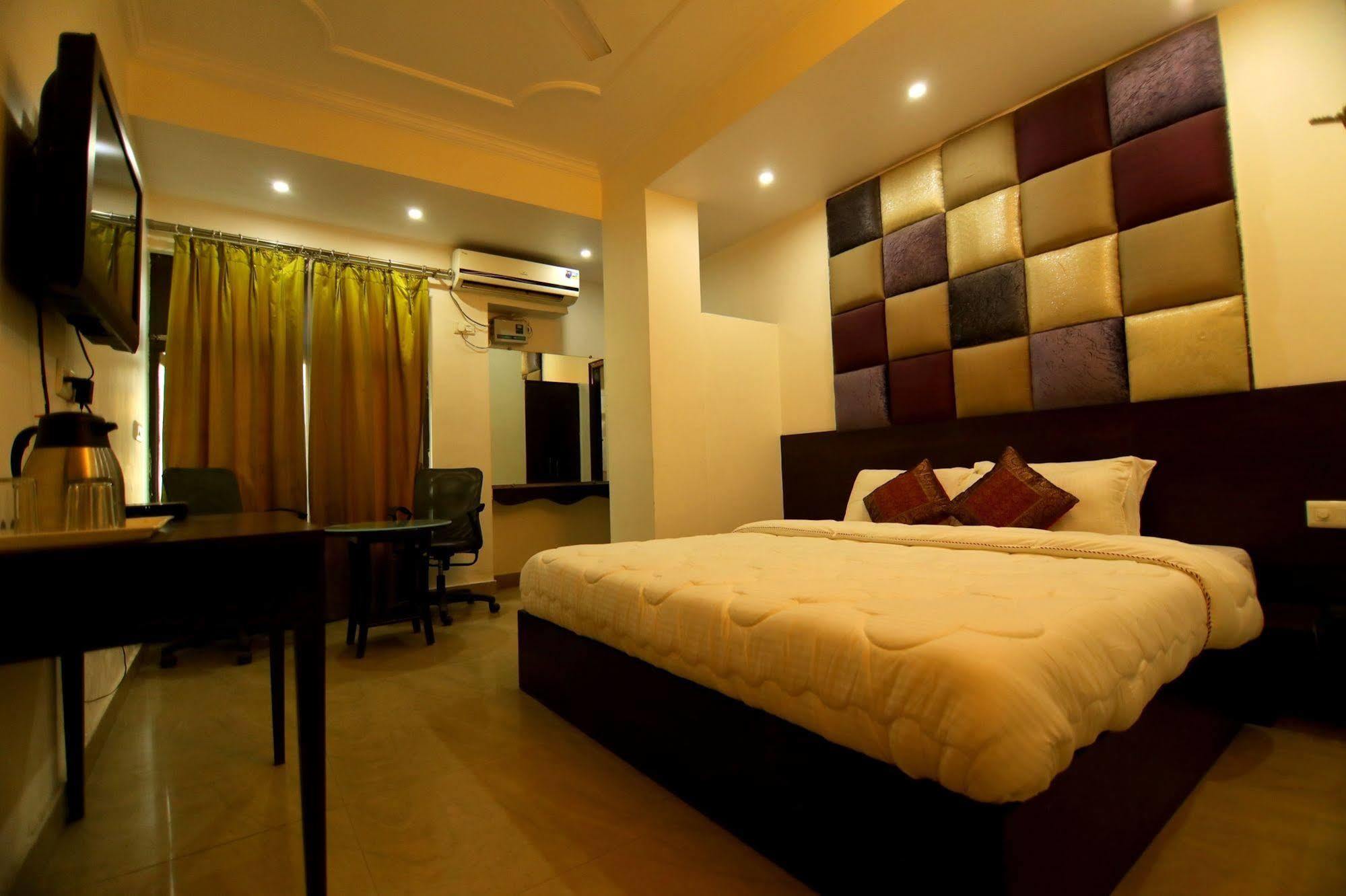 Fabhotel Prime Sarin Inn Heritage Varanasi Exterior foto