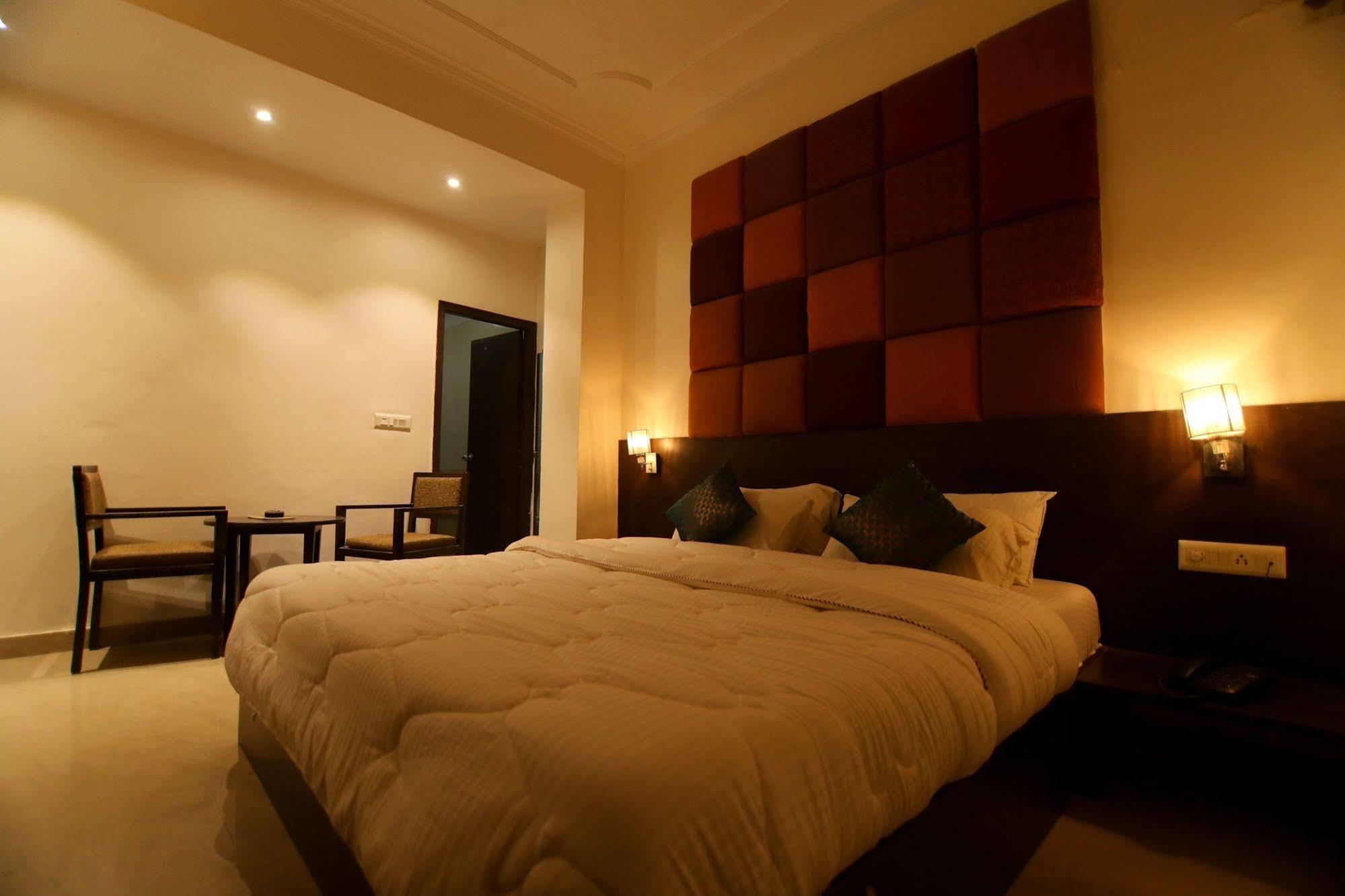 Fabhotel Prime Sarin Inn Heritage Varanasi Exterior foto