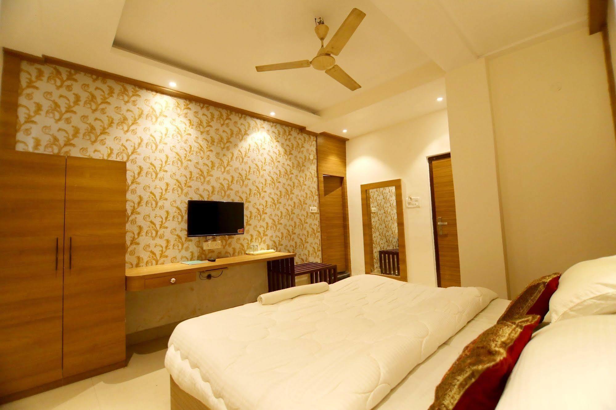 Fabhotel Prime Sarin Inn Heritage Varanasi Exterior foto